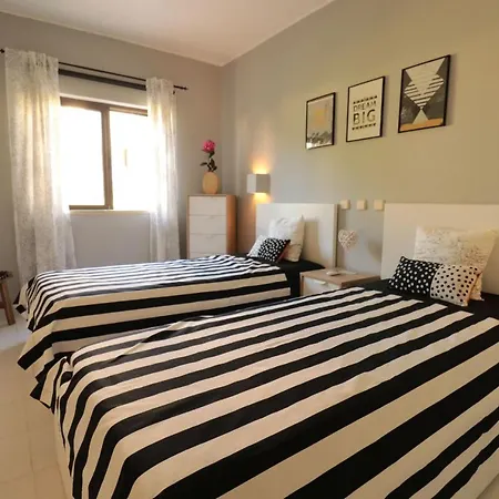 Lovelystay - Cozy 1br Flat In With Ac And Balcony Apartamento Alvor