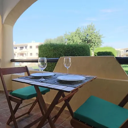 Lovelystay - Cozy 1br Flat In With Ac And Balcony