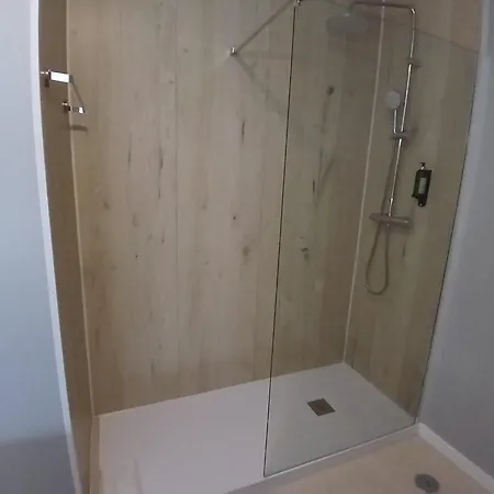 Lovelystay - Cozy 1br Flat In With Ac And Balcony דירה *