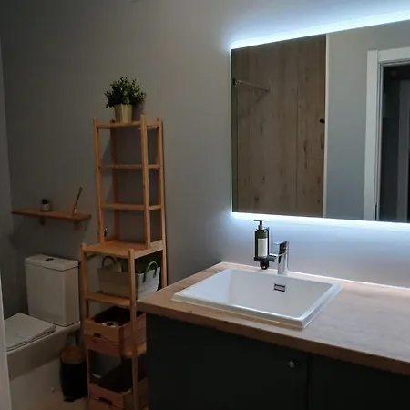 Lovelystay - Cozy 1br Flat In With Ac And Balcony Apartamento