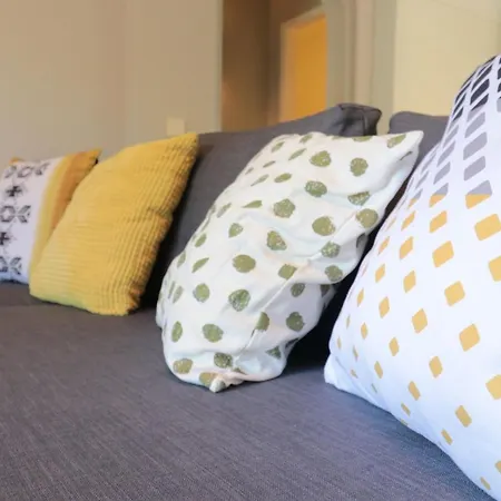Lovelystay - Cozy 1br Flat In With Ac And Balcony Apartment