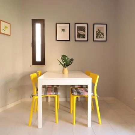 Apartment Lovelystay - Cozy 1br Flat In With Ac And Balcony Alvor