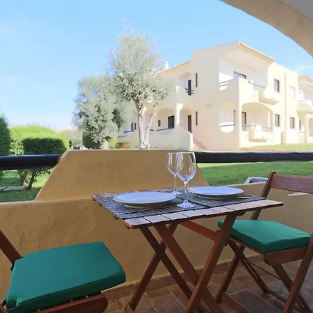 Apartment Lovelystay - Cozy 1br Flat In With Ac And Balcony Alvor