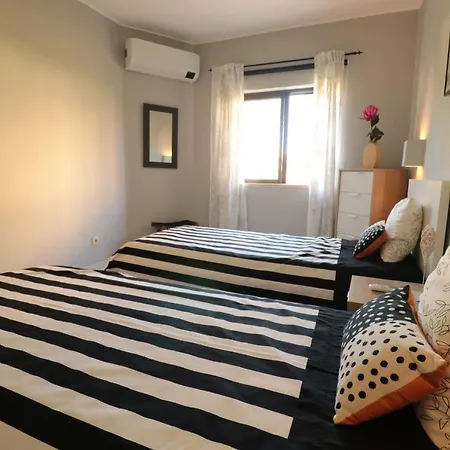 Lovelystay - Cozy 1br Flat In With Ac And Balcony Apartment *